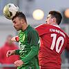 Keine Chance: Michael Emmerich (rechts, gegen Massimiliano Di Feo) unterlag mit dem FC RW Weilheim deutlich mit 0:6 beim SV Herten.