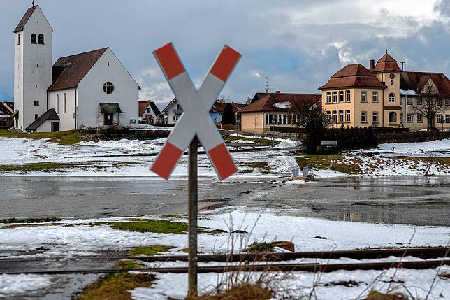 Die Ablach bei Bichtlingen hat Hochwasser. Regen und Schmelzwasser sind dafür verantwortlich.