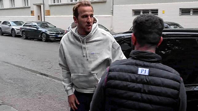 Bayern-Profi Harry Kane am Restaurant Käfer in München.