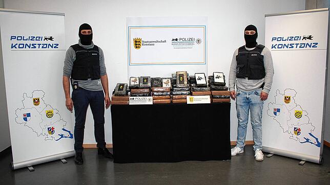 Bei den Durchsuchungen an zahlreichen Orten stellten die Ermittler 233 Kilogramm Kokain und 50 Kilogramm Cannabis sicher.