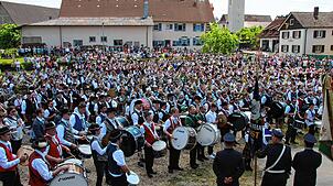 Ein klang volles und eindrucksvolles Bild gibt der große Gesamtchor mit rund 900 Musikanten am Sonntag ab.