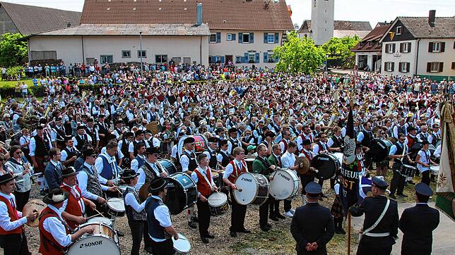 Ein klang volles und eindrucksvolles Bild gibt der große Gesamtchor mit rund 900 Musikanten am Sonntag ab.