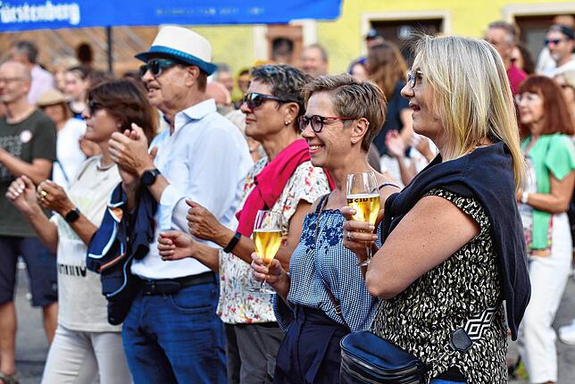 Bild 5: So schön ist der Auftakt des Bräunlinger Straßenmusik-Sonntags am Samstag Abend mit dem Budenzauber