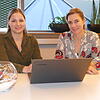Nicole Ziaja, Ansprechpartnerin für Digitalisierung der Stadtverwaltung (links) und Stefanie Franosz, Leiterin des Bürgertreffpunkts ...
