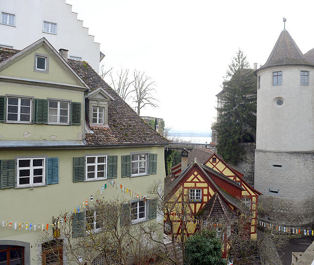 „Der Sturm“ hat Anette von Droste-Hülshoff einmal fast von der Brücke vom Schluss geweht. Aus dem gelben Haus, das man von ...