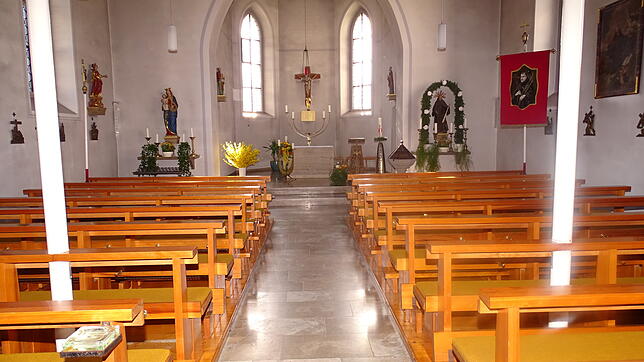 Sollen die Kirchenbänke in St. Fidelis bleiben oder für neue liturgische Formen Platz machen? Diese Frage wird in nächster Zeit die ...