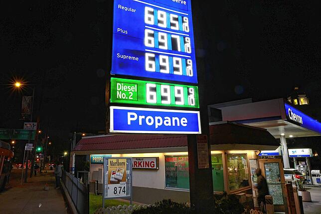 Eine Tankstelle in Los Angeles (Kalifornien): Die Preise sind in den vergangenen Tagen deutlich gestiegen.