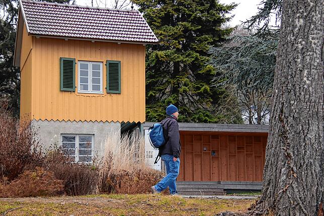 Das Badehäuschen in den Villengärten.