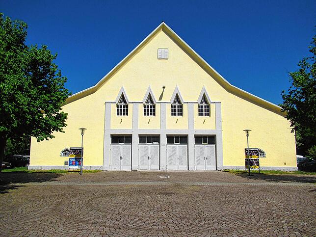So sah die Scheffelhalle vor dem verheerenden Brand aus. Auch der geplante Neubau soll sich an der Optik der alten Halle orientieren.