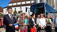 Besuch am Samstag aus der elsässischen Partnerstadt: Bürgermeister Georg Riedmann empfängt die Gäste aus Ensisheim am Vormittag auf dem ...