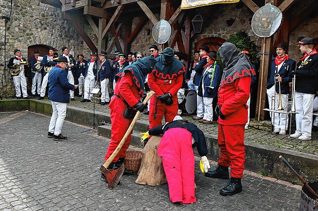 Bild 24: Das Narrengericht in Tiengen kennt keine Gnade! Das sind die Bilder