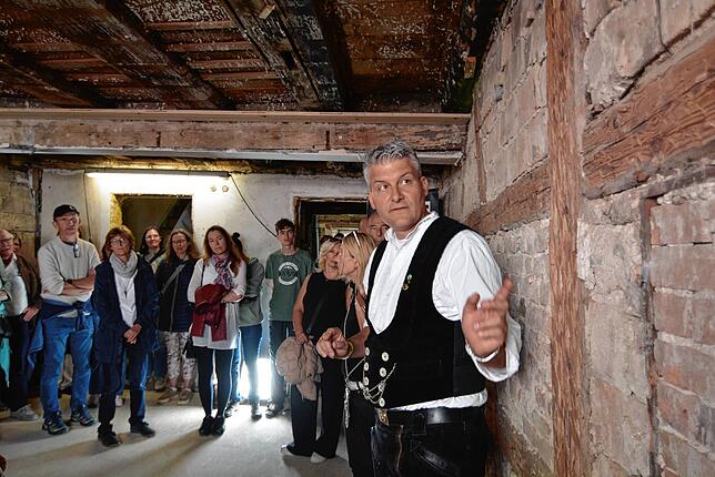 Zwischen 1740 und 1780 entstand dieses Fachwerk, damals wohnten Taglöhner in der Winzergasse 20. Weil die Stadt auch insgesamt arm war, ...
