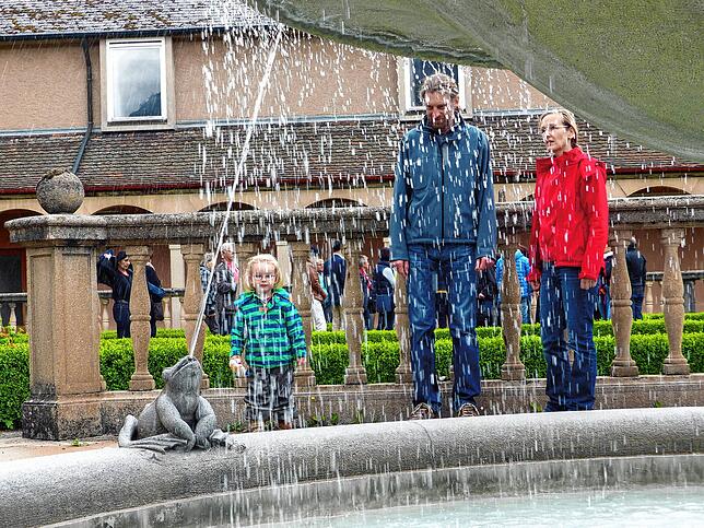 Wasserspiele im Mariengarten. Der ist nur selten, wie hier beim Tag der offenen Gärten 2016, für die Öffentlichkeit geöffnet.