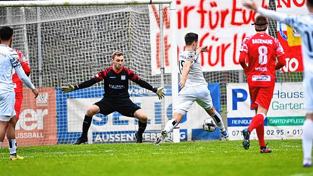 Dominik Emminger trifft zum 3:2 in Backnang, aber der FC 08 Villingen kann den knappen Vorsprung nicht halten und muss in der ...