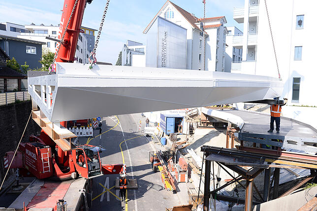 Für die Montage der Brücke über die Millionenschlucht wurde die Eckenerstraße ab dem 13. Mai für sechs Wochen gesperrt.