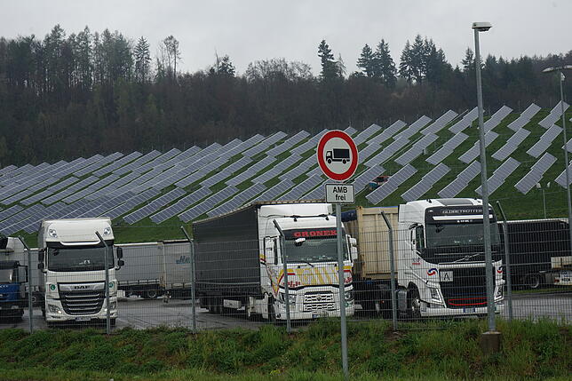 Solarstrom und Zollanlage im Gewerbegebiet Hochrhein.