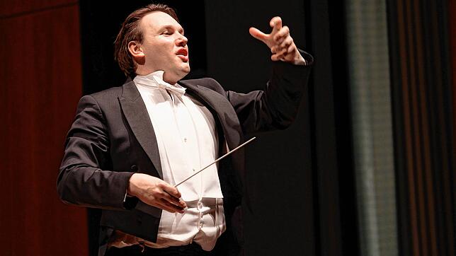 Gabriel Venzago, Chefdirigent der Südwestdeutschen Philharmonie.