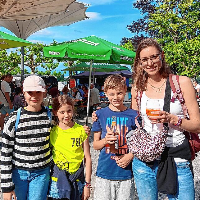 Von links nach rechts: Klara, Nele und Max, sowie Theresa Baumgärtner auf dem Open See Festival. Sie sind dabei kein Neuling auf dem ...