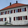 Das Pfarrhaus in Riedböhringen bleibt erhalten, dort werden auch künftig die Pensionäre wohnen. Bild: Reiner Baltzer