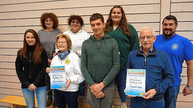 Vorstandsmitglieder und Geehrte beim Narrenverein Bachheim (von links): Melanie Kuttruff, Christine Siebler Waltraud Bausch, Grazia ...