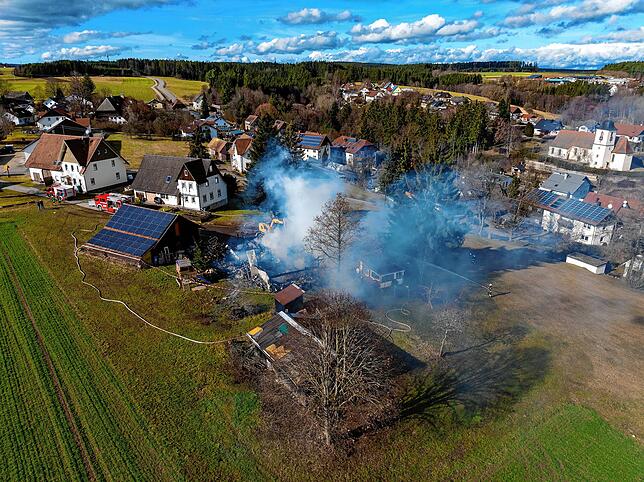 Bild 8: Bilder vom Großbrand in Fischbach: So haben die Flammen gewütet