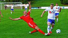 Reaktiviert: In der Saison 2015/16 spielte Michael Jauch – hier links auf dem Archivbild gegen Benjamin Gunkel in der Partie im ...