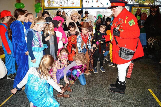 Bild 17: Schülerbefreiung & Rathaussturm in Stetten: Fasnacht-Spektakel in eindrucksvollen Bildern!