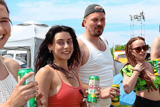 Bild 9: Bier-Yoga und Pfandflaschen-Party beim Southside 2025: Das sind die besten Bilder vom Samstagvormittag