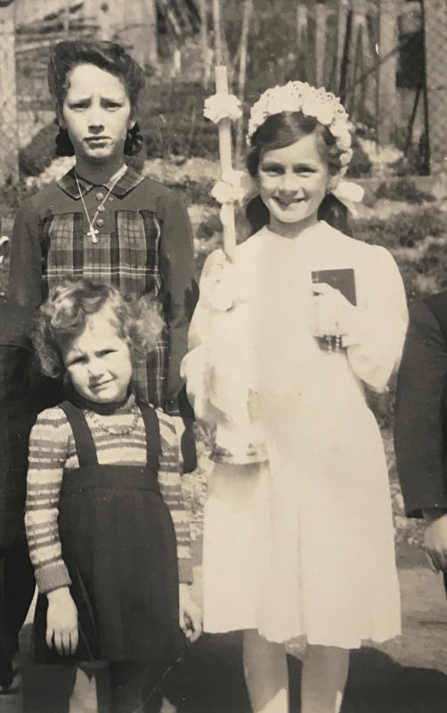 Es war der 4. April 1948, als Helga Konzet-Horn in Bergheim zur Erstkommunion ging. Das Foto zeigt sie mit ihren beiden Schwestern.
