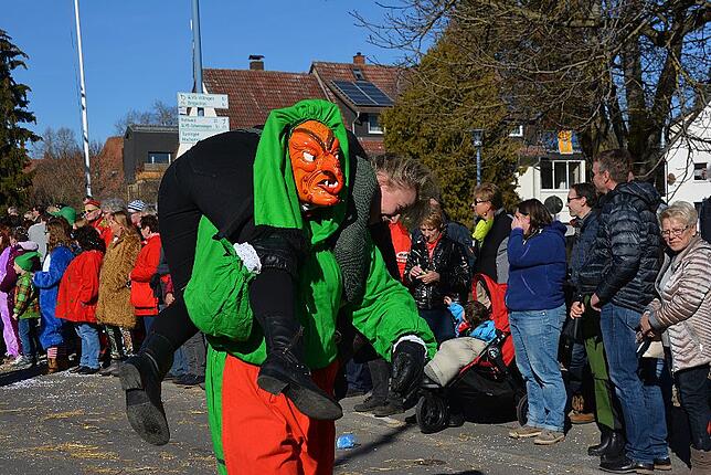 Bild 47: Bilder vom Narrentreffen der Urviecher-Zunft Bad Dürrheim: Großer Festumzug (2)