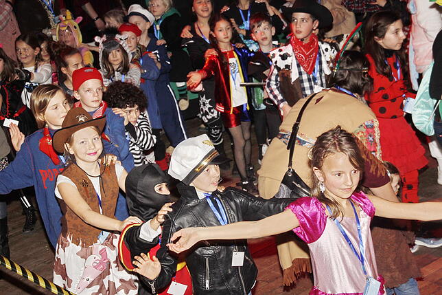 Bild 6: Bilder der Jungnarren beim Kindernachmittag in Singen