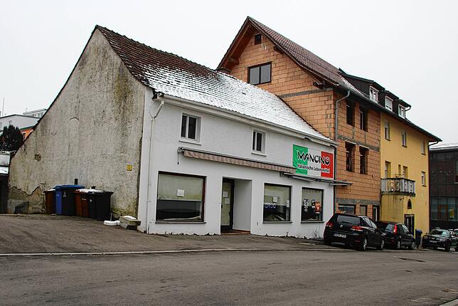 Auf diesem Bild vom Februar 2019 ist sowohl das Haus Biberacherhofstraße 2 (links) als auch die linke Haushälfte des Hauses Hauptstraße ...