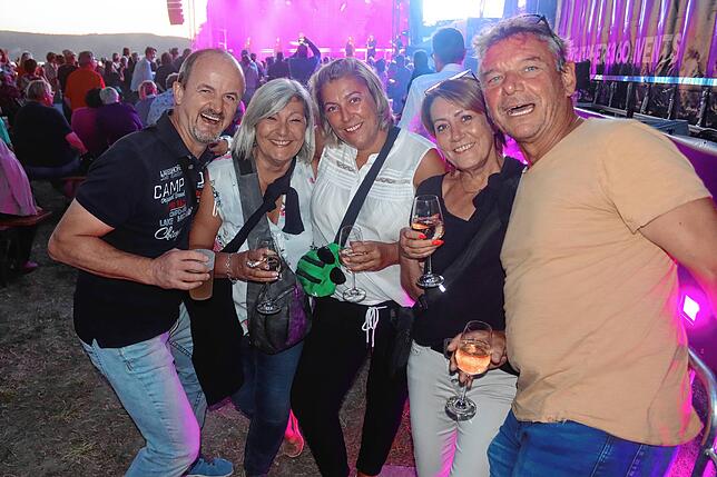 Bild 2: Anita Hofmann und viele andere Schlagerstars: Bilder vom Abschluss des Sound Beach Festivals in Überlingen