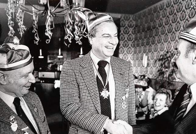 Gerhard Mayer-Vorfelder war vor dem Stockacher Narrengericht 1982.