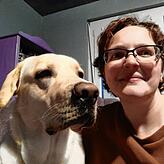 Barbara Spruth mit ihrem Hund.