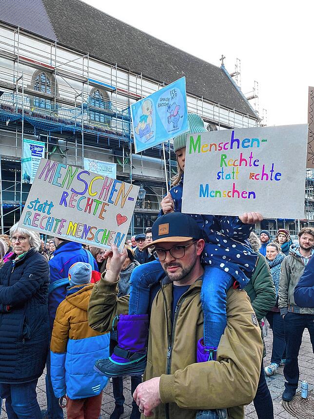 Bild 9: &bdquo;Deutschland ist bunt&ldquo;: Bilder von der Demonstration gegen rechts in Radolfzell