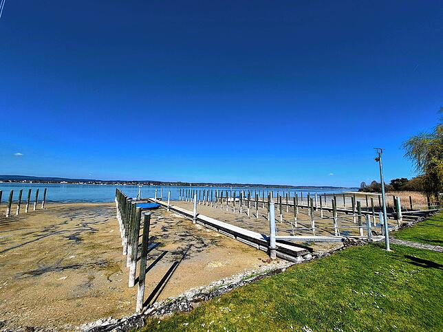 Der Hafen in Mannenbach am Untersee ist ausgetrocknet.