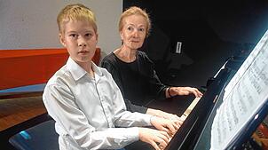 Beim Familienkonzert der Musikschule Rheinfelden spielten der elfjährige Klavierschüler Lev Khudiakov und seine Großmutter Maryna ...