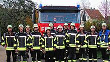 Die Abteilung Heudorf der Freiwilligen Feuerwehr Meßkirch vor ihrem Ausrücken zur Hauptübung, rechts Abteilungskommandant Volker Kiene. ...