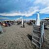 Ein Strand am italienischen Mittelmeer. Mitten in der Hauptsaison wollen die Pächter von vielen der landesweit 7.200 Strandbädern in den ...