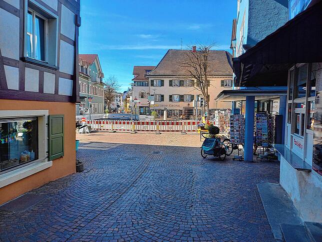 Aus Richtung Marktstraße kommend, sehen Fußgänger am Untertor die Stadtgraben-Baustelle bereits von weitem. Für Fußgänger ist die ...