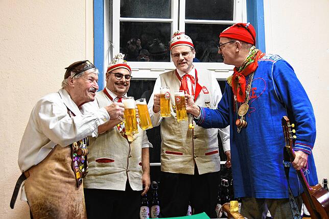 Bild 1: Jubiläumsbier und ein neuer Ehrengerstensafter: Bilder vom 44. Bieranstich in Gottmadingen