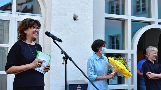 Auch die Umweltgruppe-Stadträtin freut sich: Bürgermeister-Stellvertreterin Christiane Oßwald verkündet gegen 19 Uhr das vorläufige ...