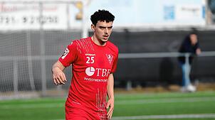 Mika Köberlin im Dress des 1. FC Rielasingen-Arlen. Beim Verbandsligisten hat der Tengener seit seinem Wechsel alle drei Spiele über die ...