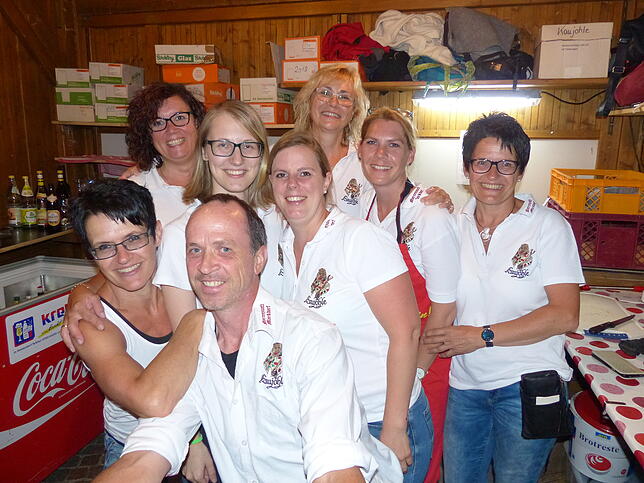 Ein eingespieltes fröhliches Team, das beim Stadtfest Erdbeer-Limes und Suppen offeriert (v.l.): Monika Lehmann, Sonja Strunk, Heiko ...