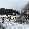 Mitglieder des Fördervereins Ablachtalbahn rodeten entlang der Bahnstrecke. Dies ist eine der vorbereitenden Arbeiten, damit im Sommer ...