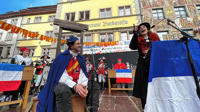 Bild 34: Schmotziger Dunschtig: Auf dem Obermarkt fällt das Jakobiner-Tribunal sein Urteil