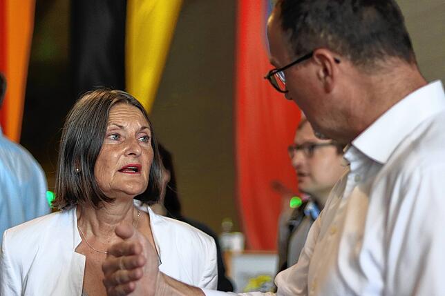 Immer um Dialog bemüht: Bärbel Schäfer, hier im Jahr 2022 mit dem Konstanzer Oberbürgermeister Uli Burchardt.