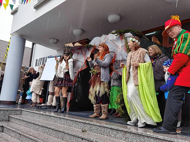 Bild 3: Fasnacht 2025: Narren übernehmen Daisendorfer Rathaus - die schönsten Bilder!