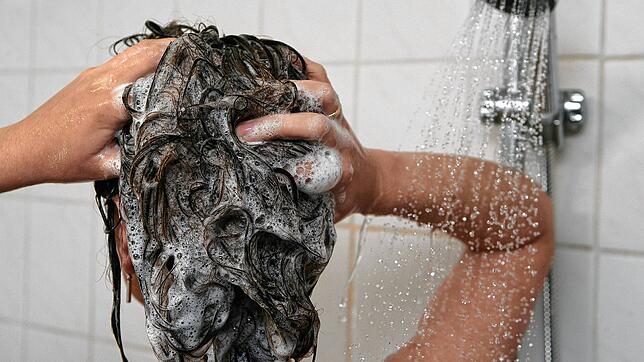 Der und auch die Durchschnittsdeutsche steht sechs bis elf Minuten unter der Dusche &ndash; da sind schnell 100 Liter Wasser weg.